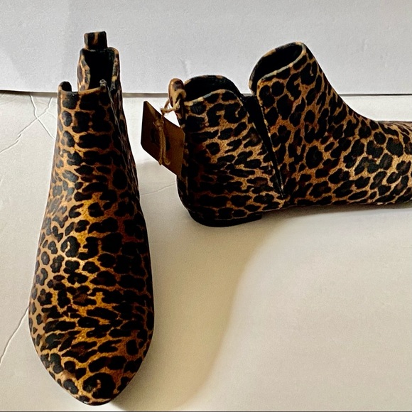 Born Shoes - NWT Born Cheetah Print Ankle Boots Sz 8